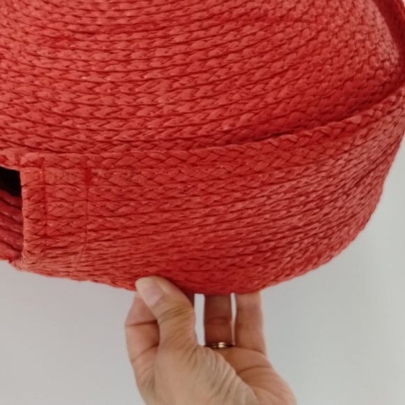 Woven red circular shoulder bag purse magnetic closure unbranded - Picture 3 of 9